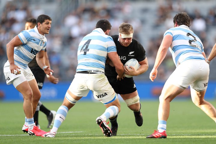 Rugby-Argentina beat All Blacks for first time in Sydney stunner