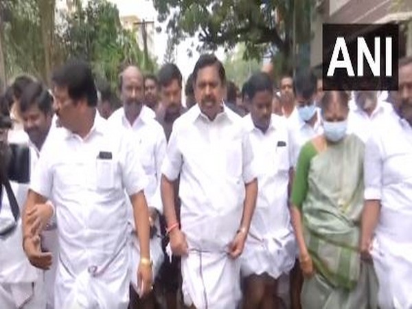 Tamil Nadu: Former CM EPS inspects waterlogged situation in Thiruvalluvar Nagar