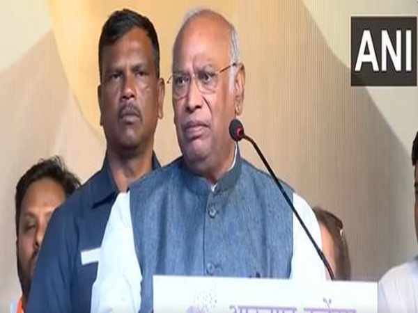 Mallikarjun Kharge Vows Financial Support to Maharashtra Women Under Maha Vikas Aghadi Plan