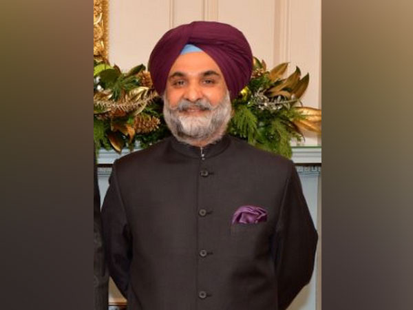 Ambassador Sandhu presents his credentials to Trump in Oval Office