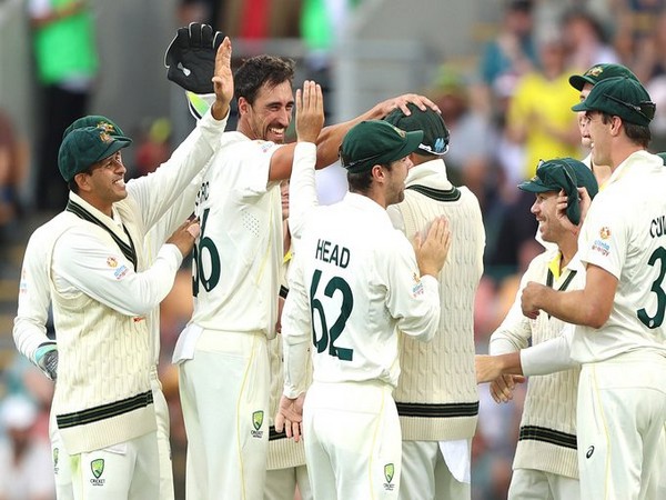 Ashes, 5th Test: Cummins, Starc and Boland strike to leave England in spot of bother (Tea, Day 2)