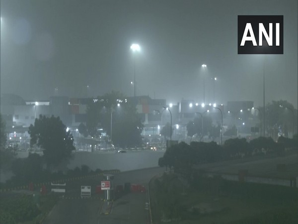 As fog shrouds Delhi, several flights delayed due to low visibility