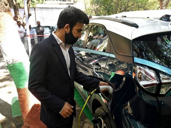 India's Energy Shift Speeds Hybrid Vehicle Growth