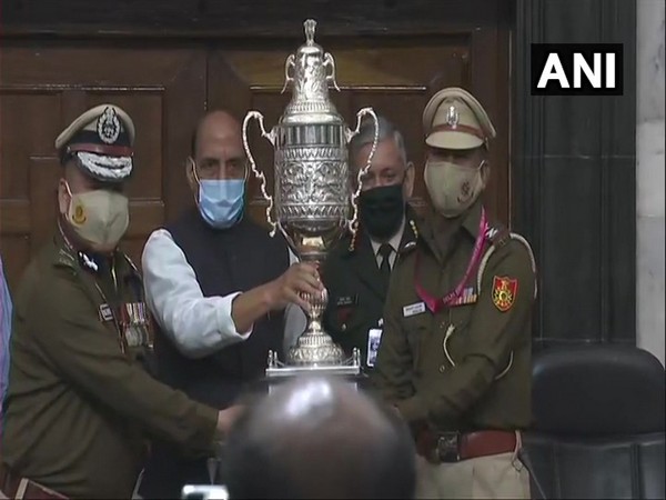 Defence Minister presents Best Marching Contingent award of Republic Day parade 2021