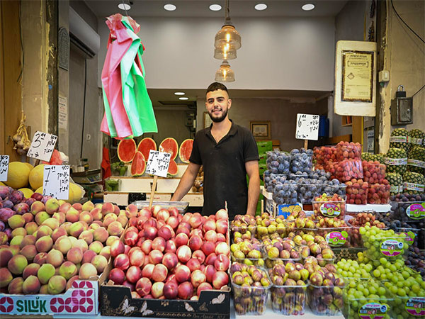 Israeli scientists extend produce shelf life with sound waves, edible nanoparticles