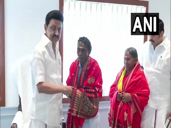 Tamil Nadu CM felicitates 'The Elephant Whisperers' couple; announces cash prizes