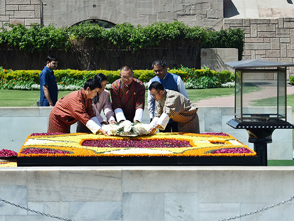 Bhutan PM pays tributes to Mahatma Gandhi at Rajghat