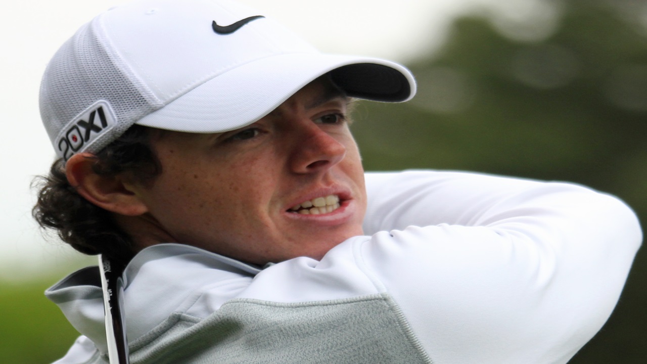 Rory McIlroy shoots a 65 with 2 tee shots in the water and 1 uncomfortable dispute