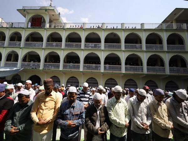 Nepal: Hundreds of Muslims offer Namaz on first Friday of Ramzan
