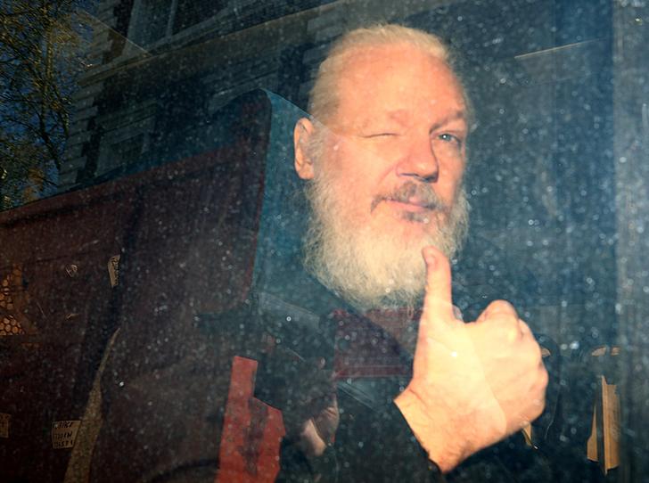 Ecuador begins giving Julian Assange's personal belongings to US