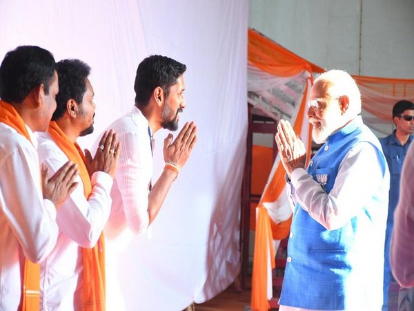 Karnataka: PM Modi accorded warm welcome by Ram Lalla idol sculptor at mega rally in Mysuru