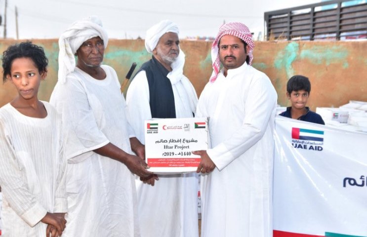 UAE Embassy in Sudan distributes over 100 tonnes of foodstuffs in Kassala 