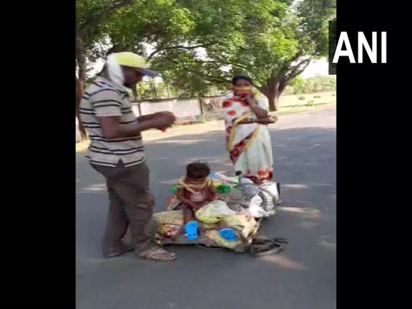 Migrant worker wheels his pregnant wife, toddler on makeshift cart from Hyderabad to native MP village