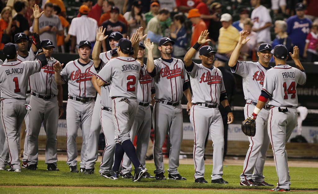Braves hold off White Sox rally, win 10-7