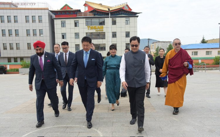Kiren Rijiju visits Gandan monastery with Mongolia President to pay respects to Kapilavastu relics