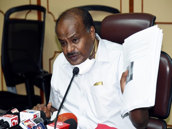 Kumaraswamy warns of protest if order excluding Kannada students from school excursions not withdrawn, Minister assures action