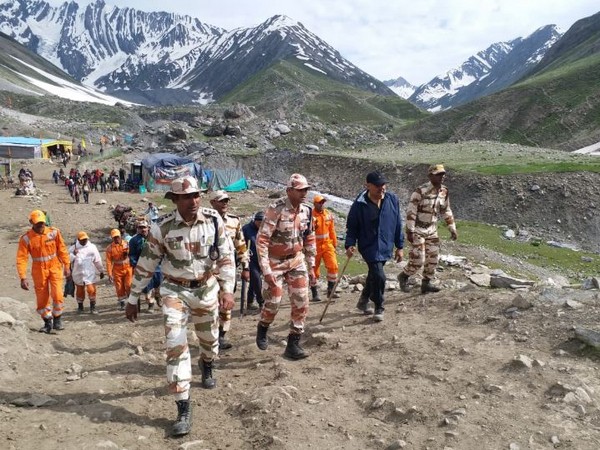ITBP DG SS Deswal trekked 44 km, meets ITBP personnel on Amarnath Yatra route