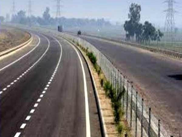 Delhi-Mumbai expressway will ease traffic load: Gadkari