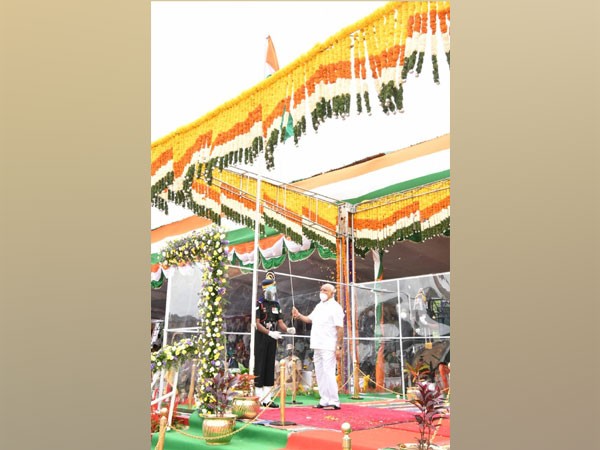 Karnataka CM hoists flag, extends greeting on 74th Independence Day