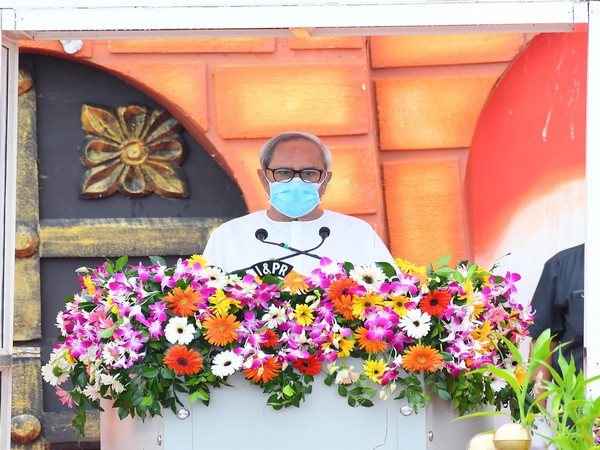 Patnaik hoists national flag, lauds healthcare workers for fight against COVID-19