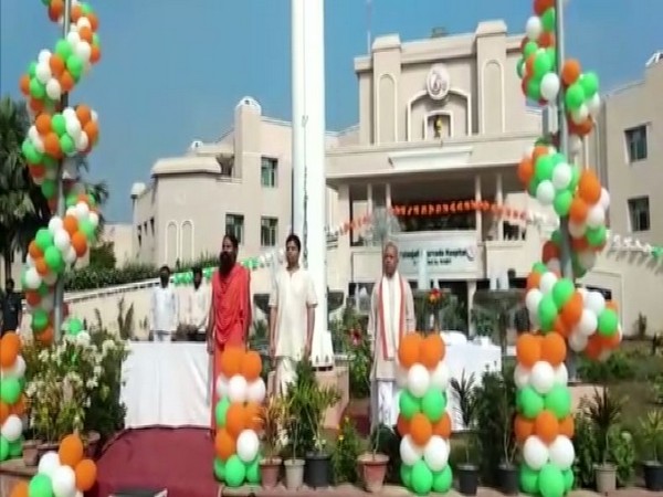 Yog guru Ramdev hoists national flag on I-Day