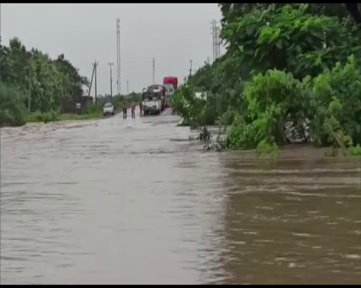 KCR reviews flood situatio in Telangana, instructs official to be on high alert