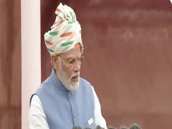 PM Modi goes old school, ditches teleprompter for Independence Day speech