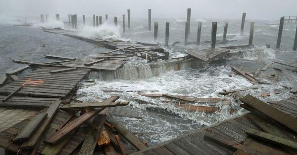 UPDATE 5-Carolinas deluged by floods as Florence moves on