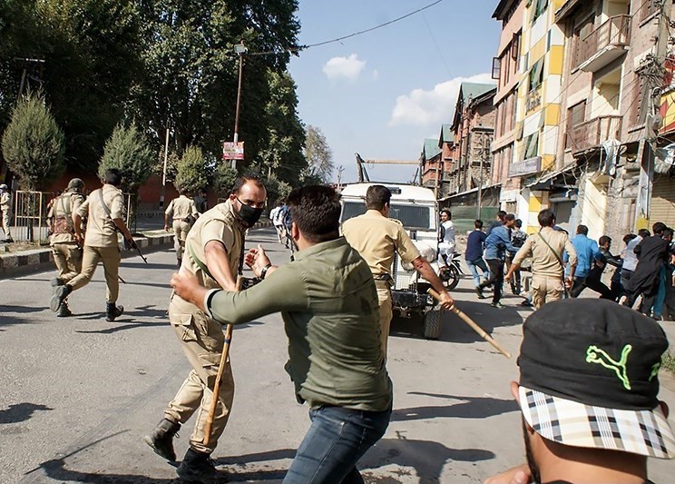 Many policemen injured as 'devotees' clash in Meghalaya's West Jaintia Hills 