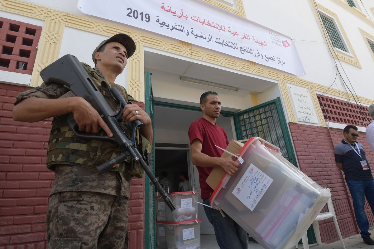 UPDATE 2-Tunisians vote for new parliament at tough economic moment