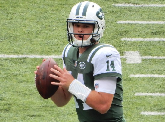 Gase expects Jets QB Darnold back for Eagles next week