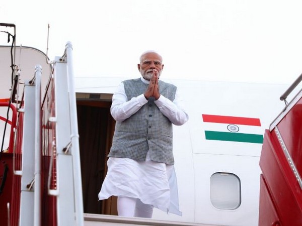 Modi Receives Warm Welcome in Home State for Global Renewable Energy Investor's Meet