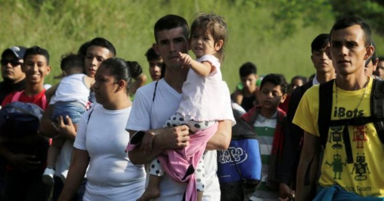 More than 1500 Honduran migrants heading for United States