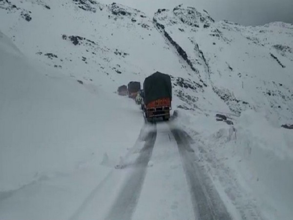 Rohtang pass to be officially closed if snowfall continues after November 15