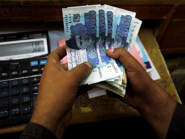 Pakistan's remittances drop amid widening exchange rate gap