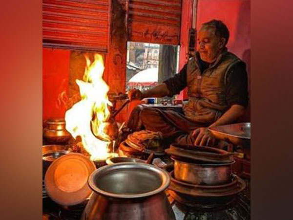 With the onset of winter in Kashmir, locals return to their favourite food 'Harissa'
