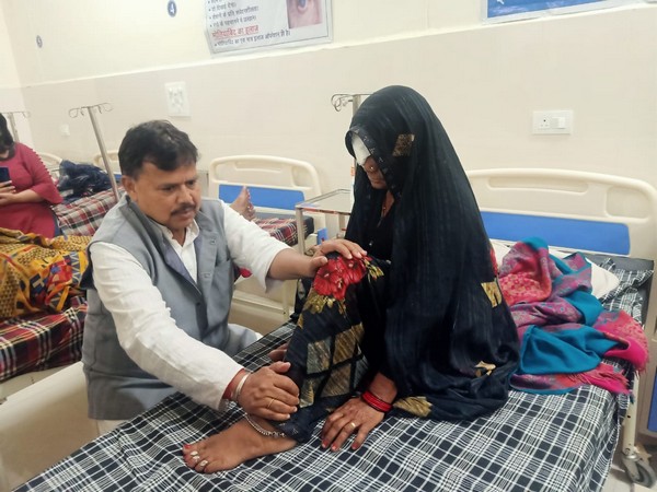 MP minister serves elderly patient by pressing her feet in Gwalior