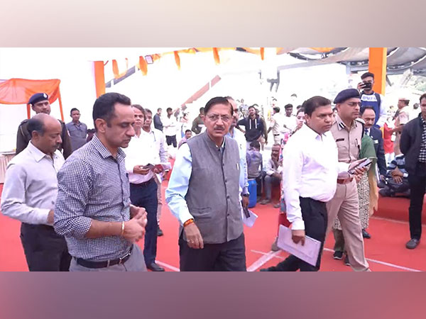 General Manager Northern Railway inspects New Delhi Railway Station to see the Chhath Puja arrangements