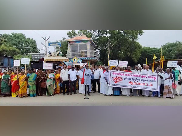 Tamil Nadu: Matchbox manufacturers' association stages protest, demands ban on plastic lighters