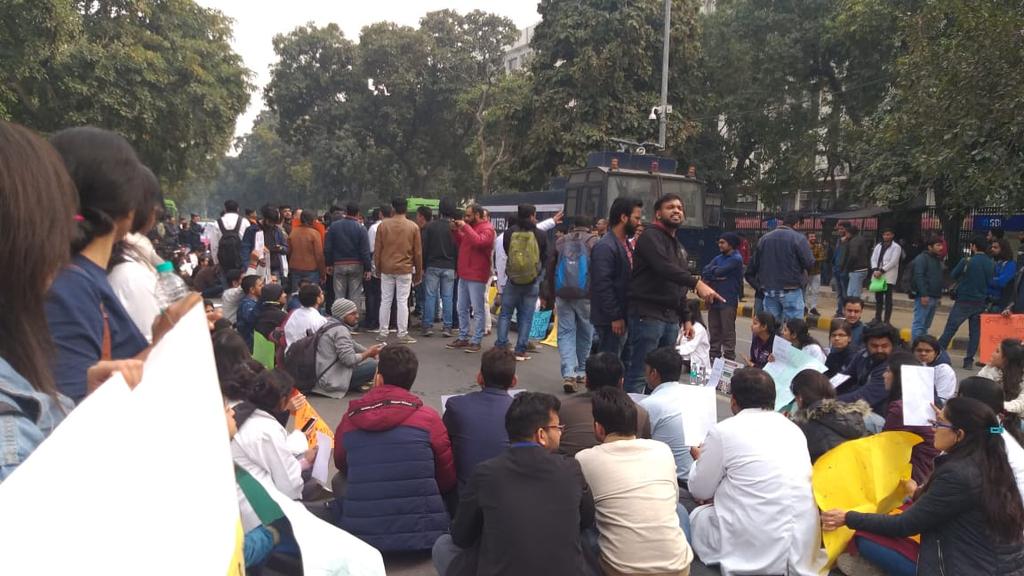 2,000 research scholars arrested protesting outside MHRD office demanding stipend hike