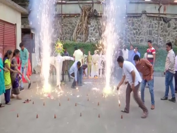 Diwali in Mumbai's Ghatkopar as people burnt Coronavirus Ravan effigy 