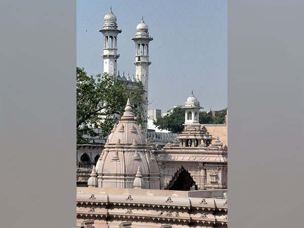 Gyanvapi Kashi Vishwanath Temple Sc Allows Cleaning Of Wazukhana 3961