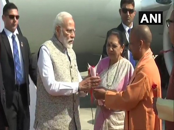 Prime Minister Modi arrives in Varanasi