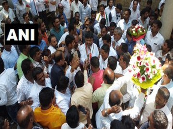 DK Shivakumar receives rousing welcome after appointment as Karnataka Cong chief  