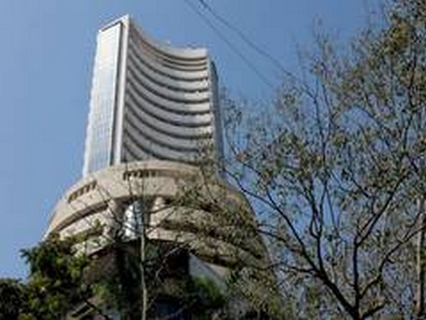 Markets fall for 2nd day in row; Sensex declines 283 points in early trade