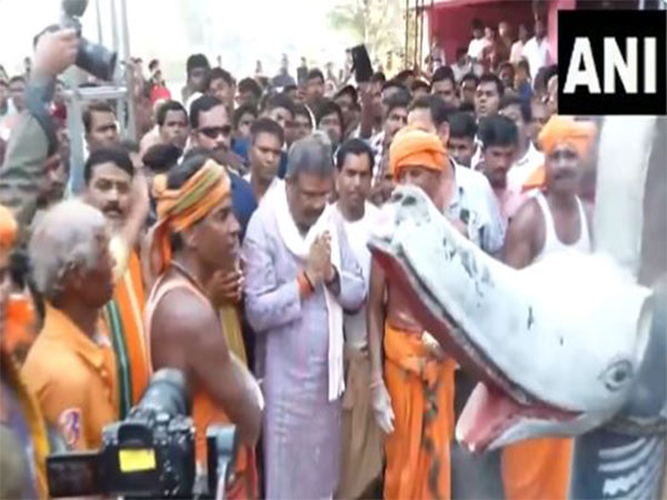 Odisha: Union Minister Dharmendra Pradhan participates in Maa Bhadrakhali 'Meru Yatra'