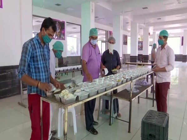 Panchkula: Over 2000 food packets being prepared in community kitchen of Mata Mansa Devi temple