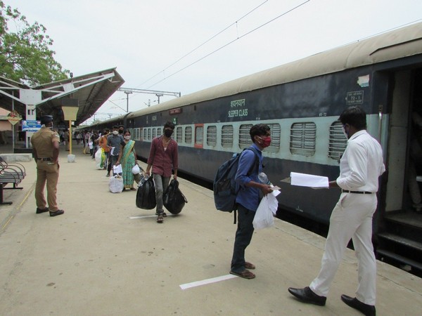 Shramik Special train with 1,389 passengers left Tamil Nadu for  Bihar