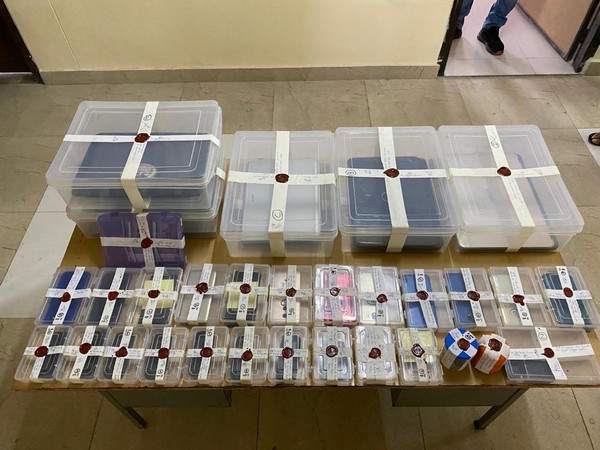 2 foreign nationals held for duping people on pretext of supplying oxygen cylinders, COVID medicines