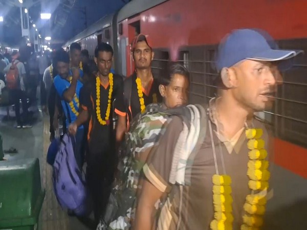198 fishermen freed from Pakistan Jail arrive in Gujarat's Vadodara